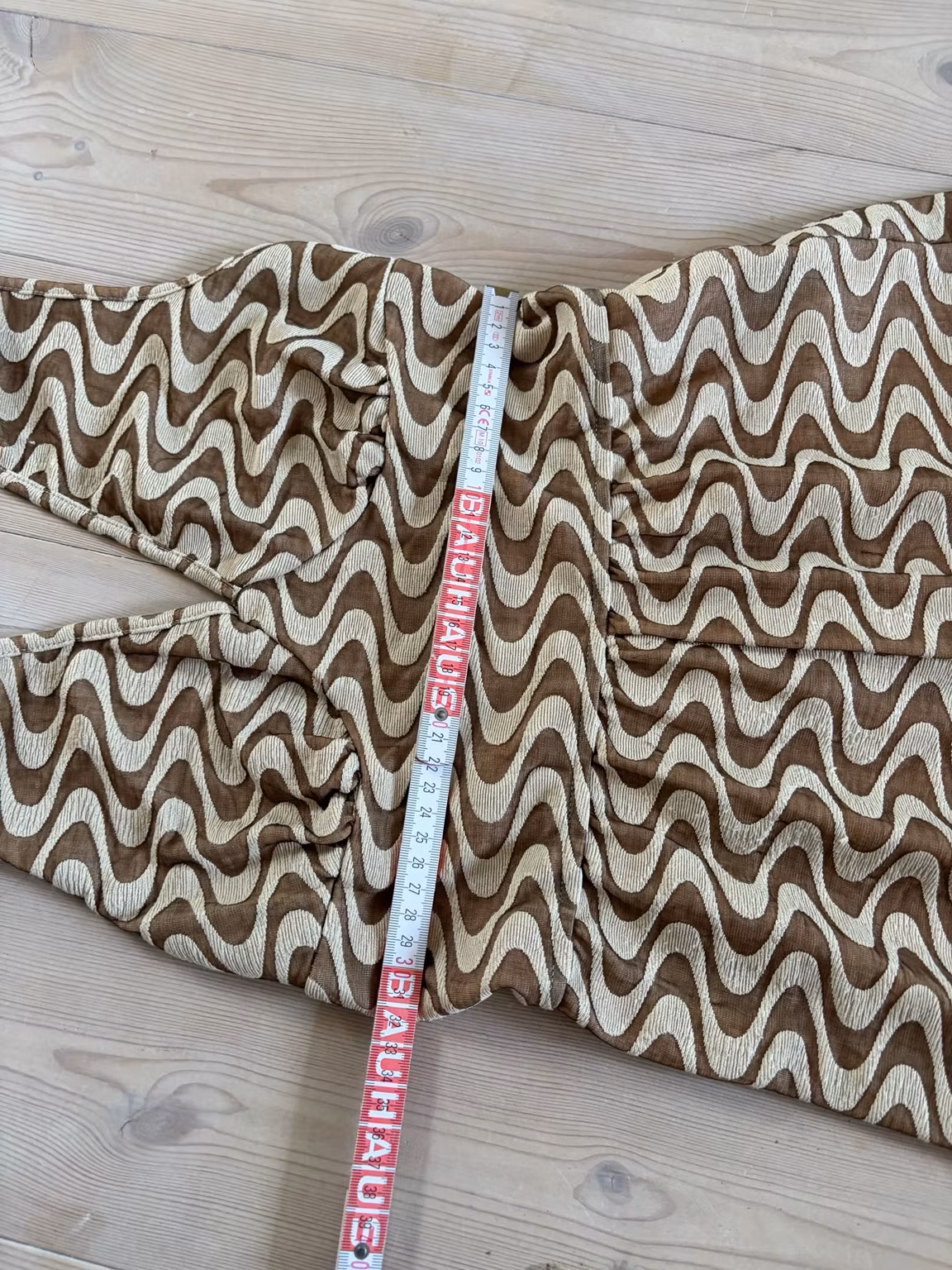 Jumpsuit SHEIN – brun/creme med bølgemønster og halterneck, str. M/38