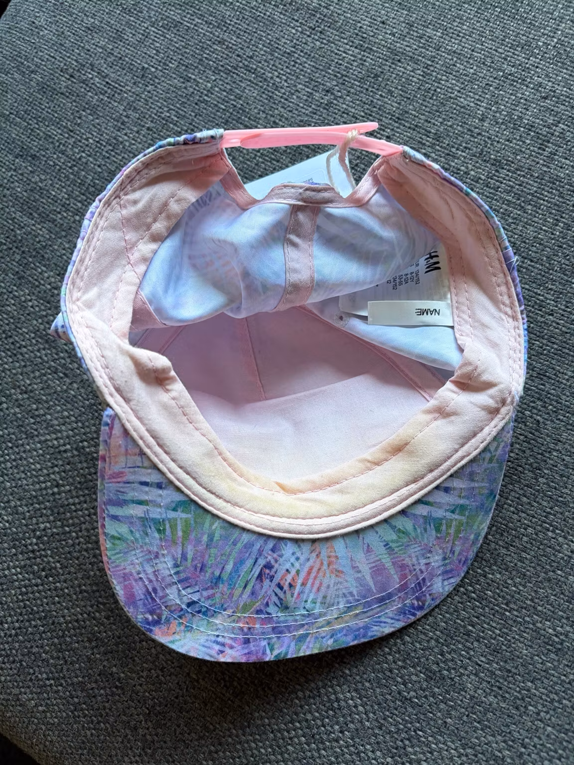 Kasket H&M – pastel med Fantastic, str. 134/152