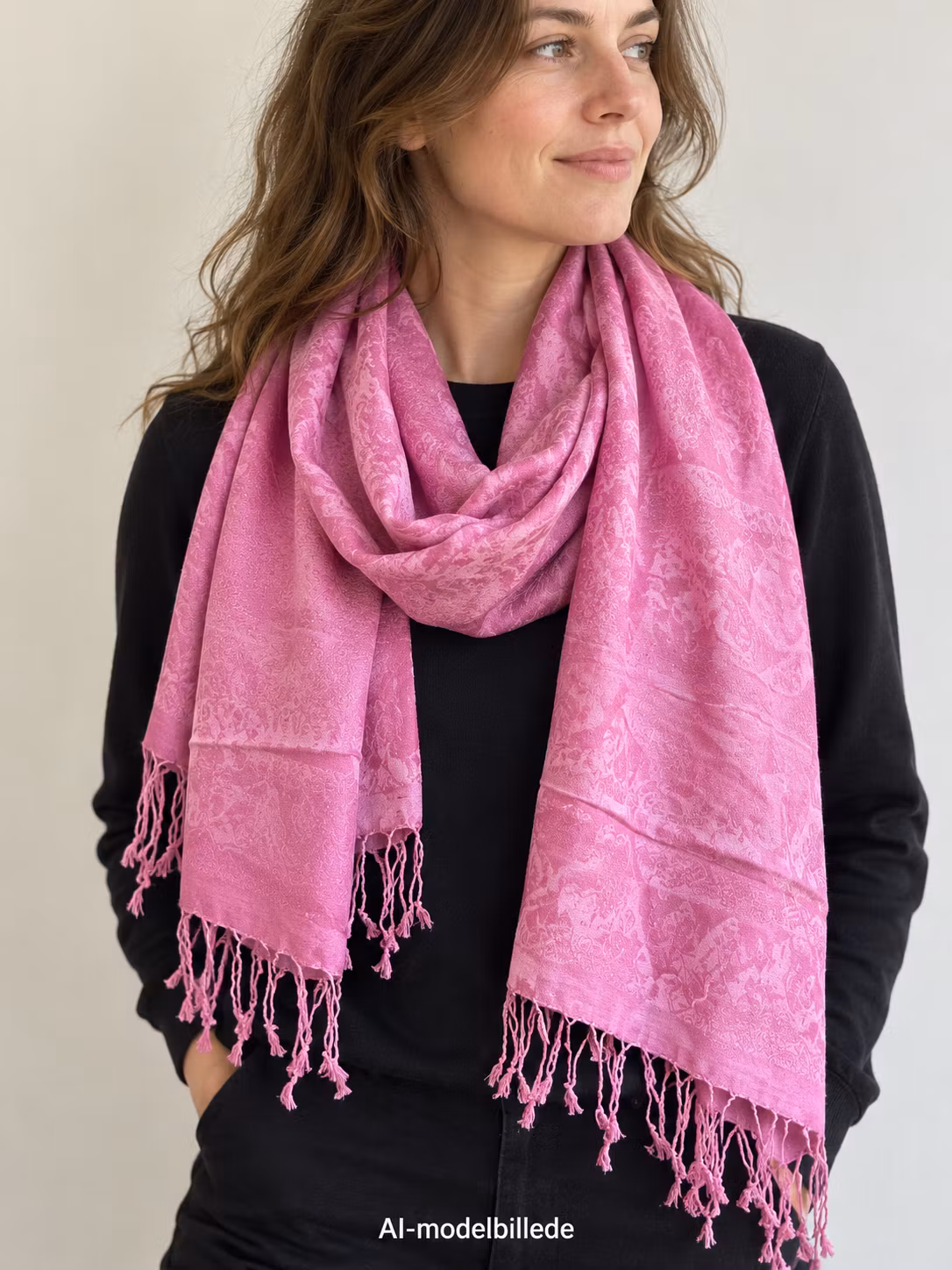 Tørklæde – rosa pashmina/silke med paisleymønster, ca. 180 × 66 cm