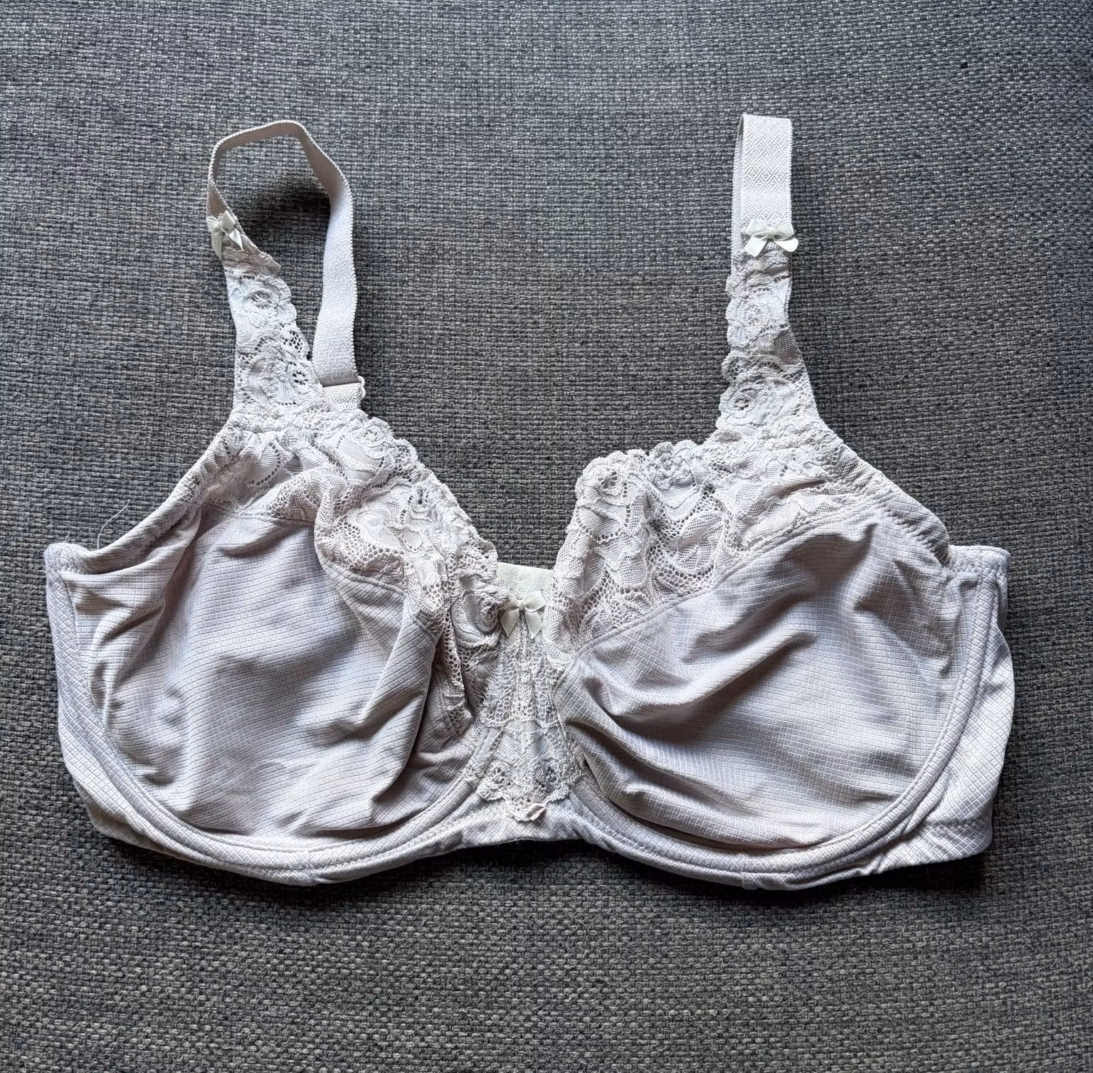 BH CHANGE – lys grå/taupe med blonder, str. 85I
