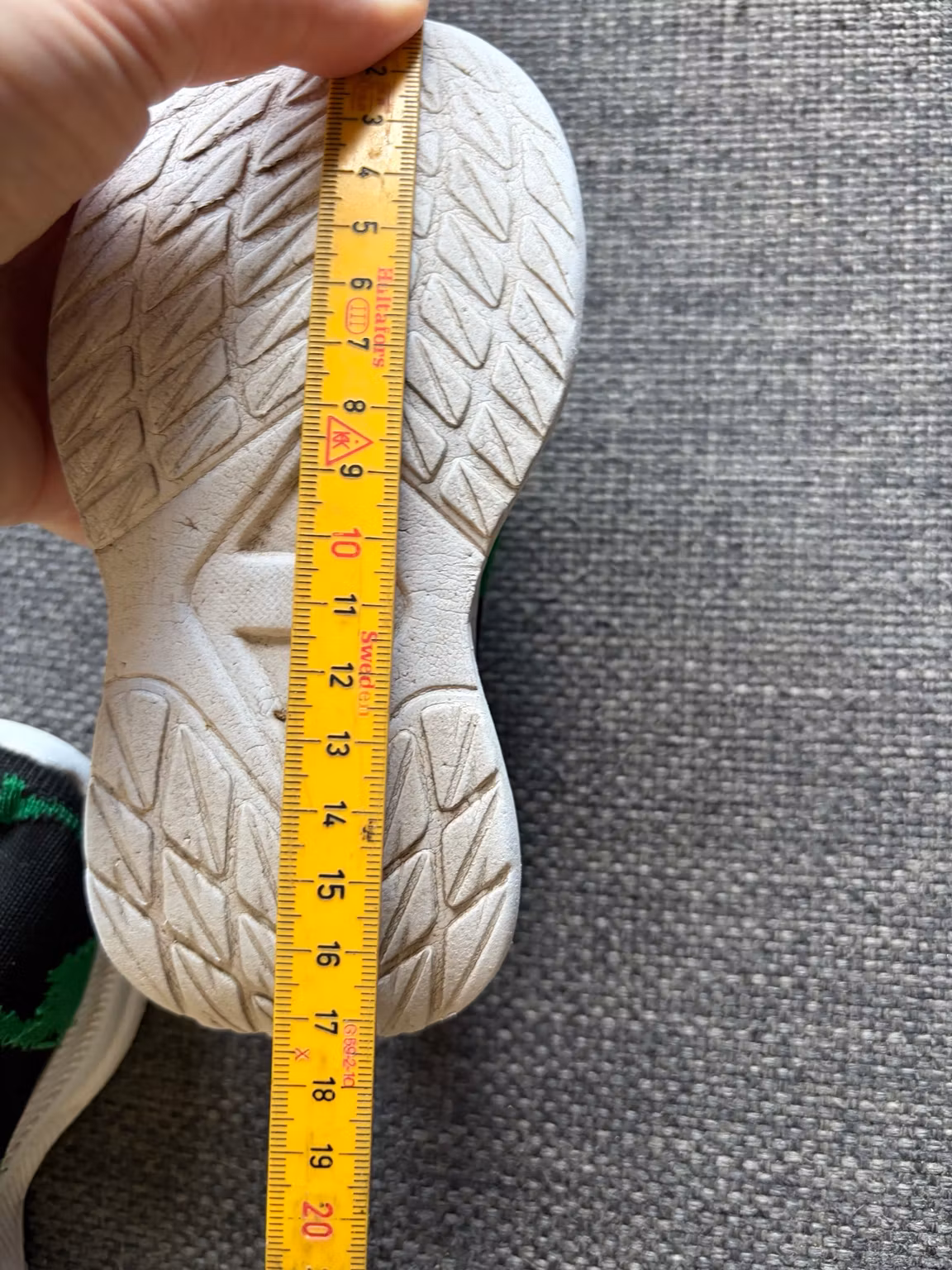 Slip-on-sko til børn – sorte med grønne dinosaurer, indvendigt ca. 15 cm
