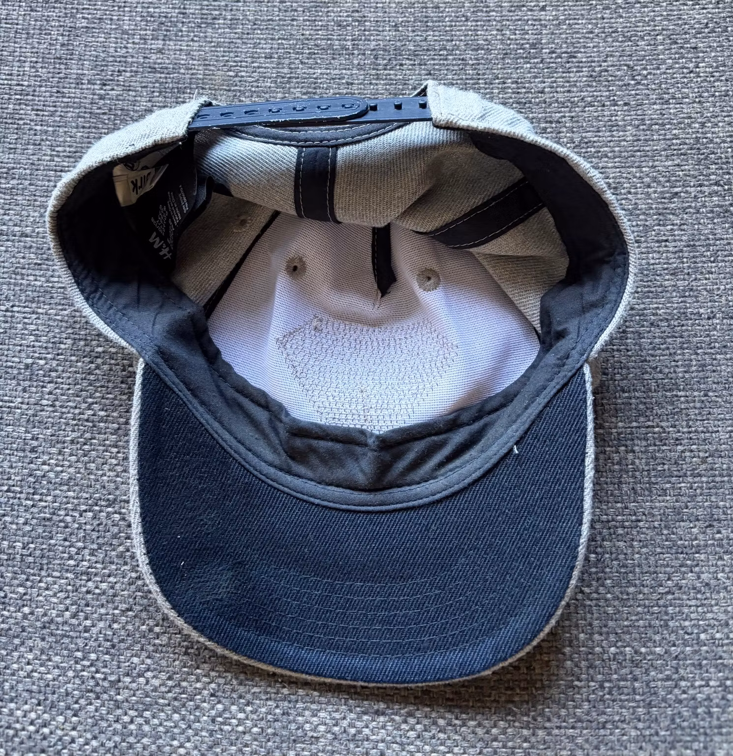 Kasket H&M Superman – grå med pailletlogo, str. 110/128