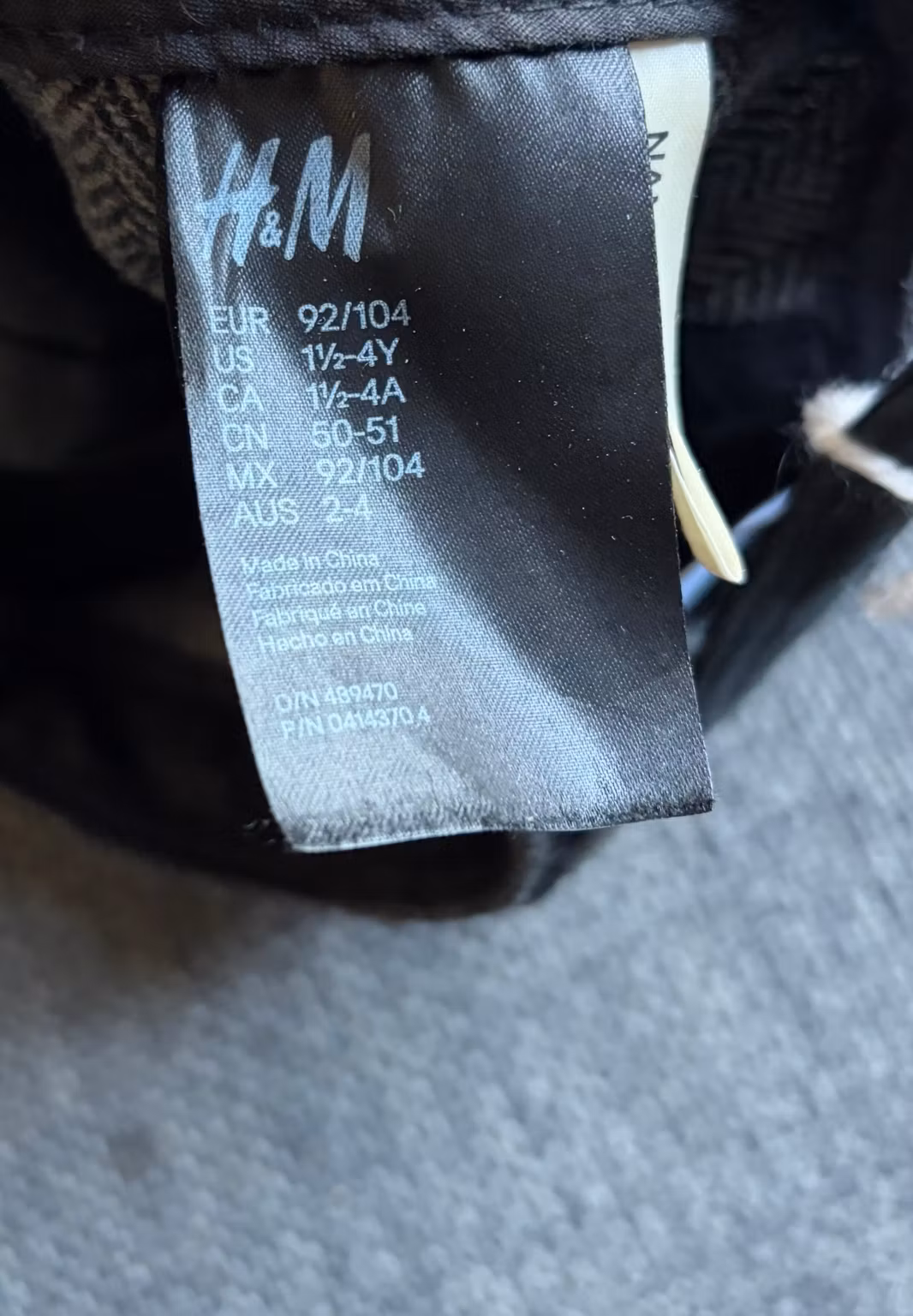 Kasket H&M – gråt sildebensmønster, sort skygge, str. 92/104