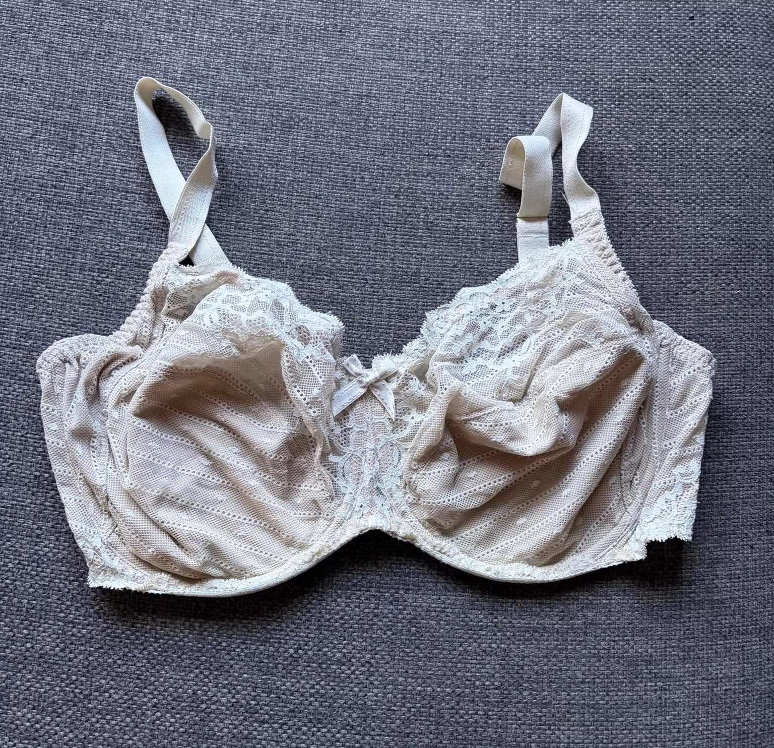BH Chantelle Rive Gauche – creme med blonder, str. 85E