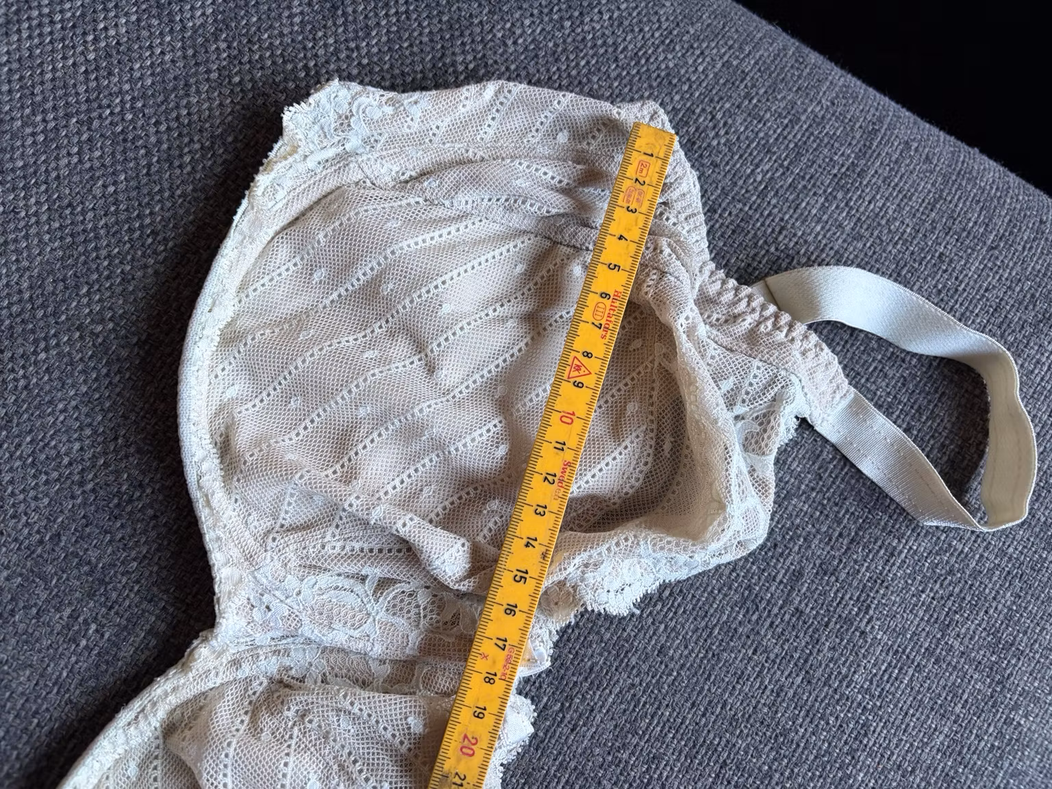 BH Chantelle Rive Gauche – creme med blonder, str. 85E
