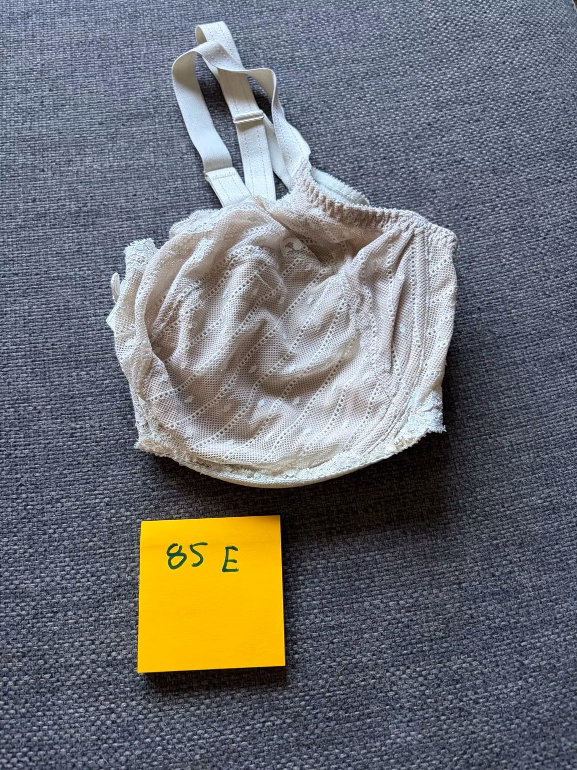 BH Chantelle Rive Gauche – creme med blonder, str. 85E