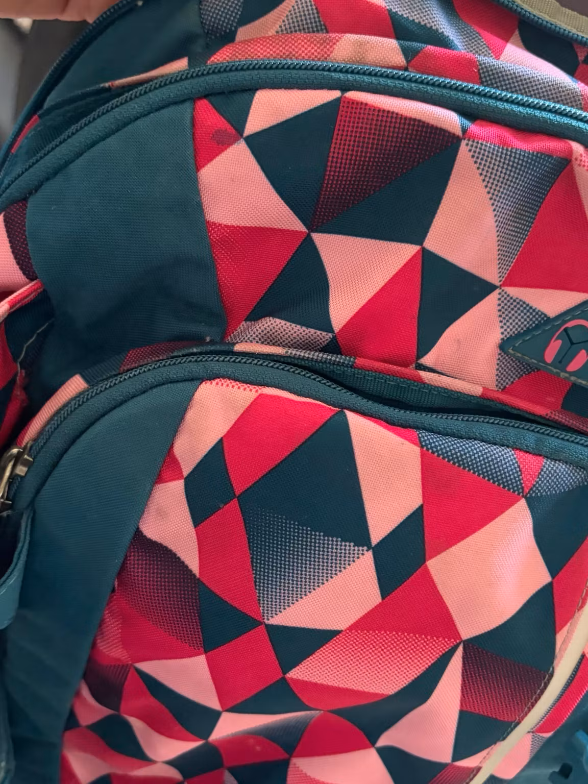 Skoletaske Satch Pink Crush – pink og petrol med trekanter