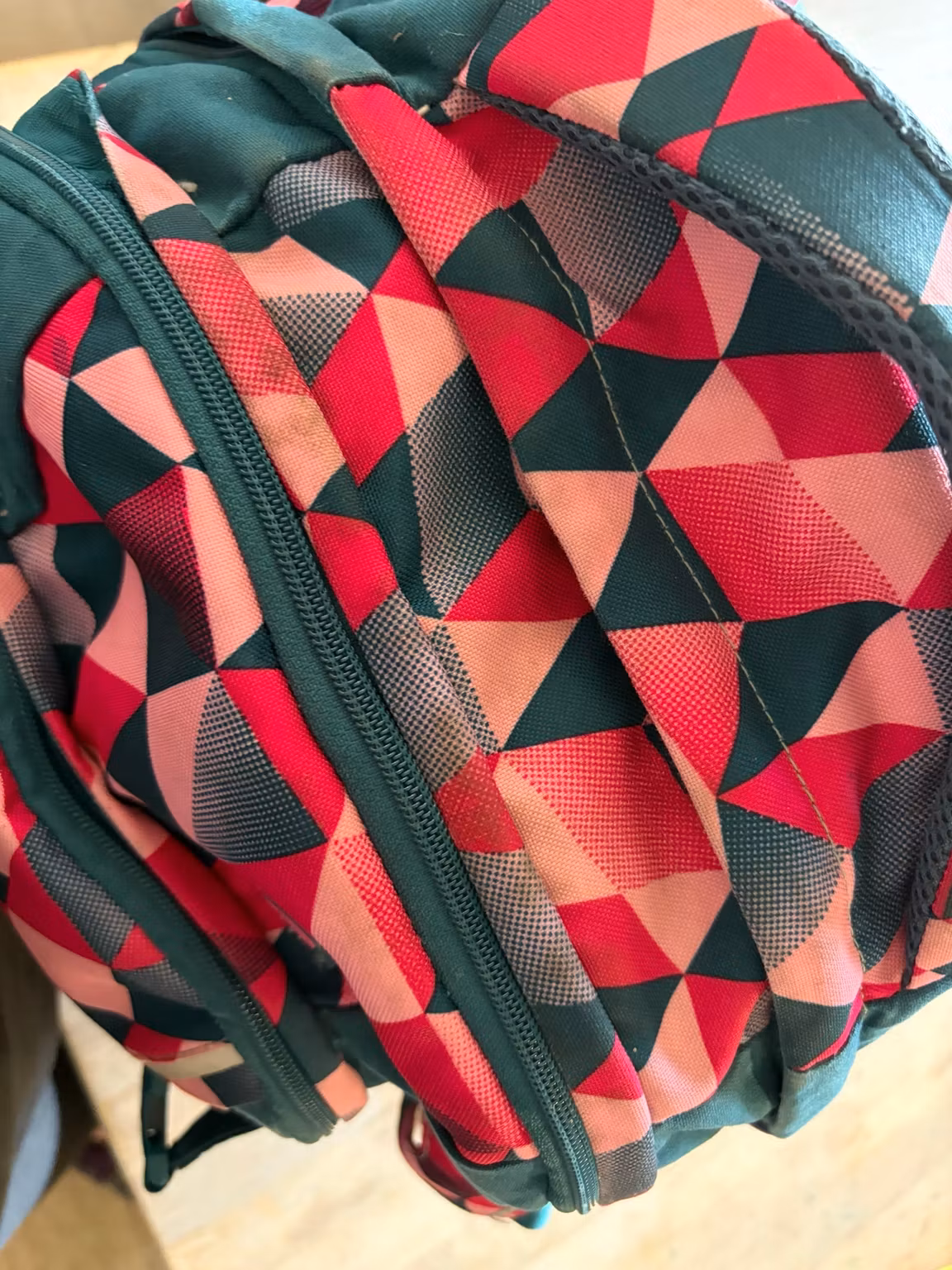 Skoletaske Satch Pink Crush – pink og petrol med trekanter