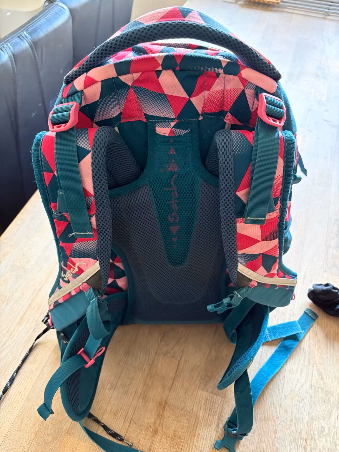 Skoletaske Satch Pink Crush – pink og petrol med trekanter