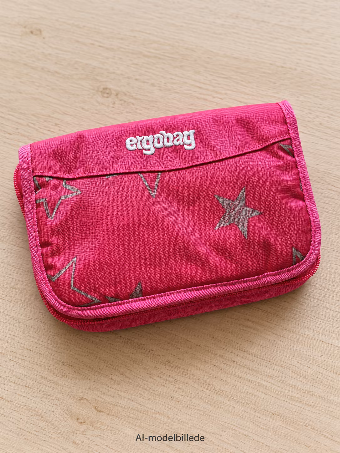 Penalhus Ergobag pink med grå stjerner – ca. 19 × 13 cm