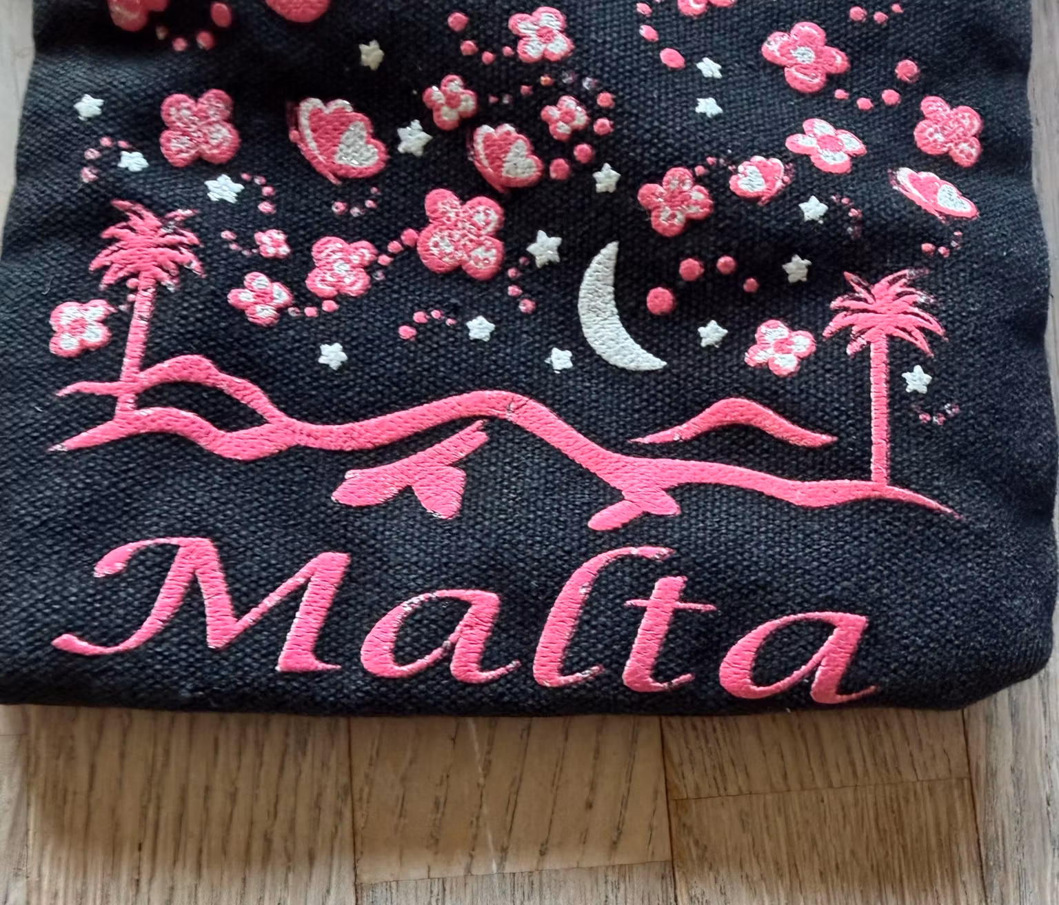 Taske Malta sort/pink med elefantnøglering – ca. 18,5 × 13,5 cm