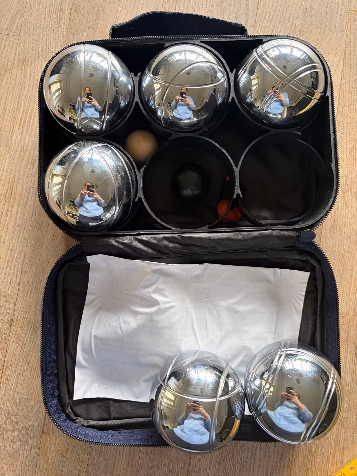 Boulesæt med 6 metalkugler og taske