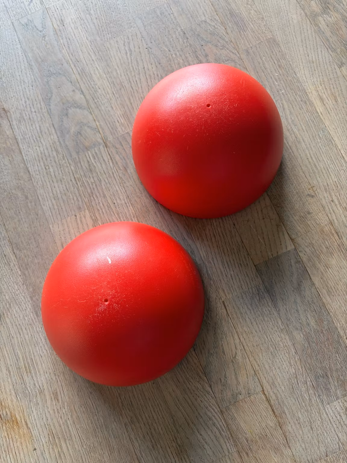 Balancehalvkugler GONGE røde – 2 stk. Ø ca. 15 cm
