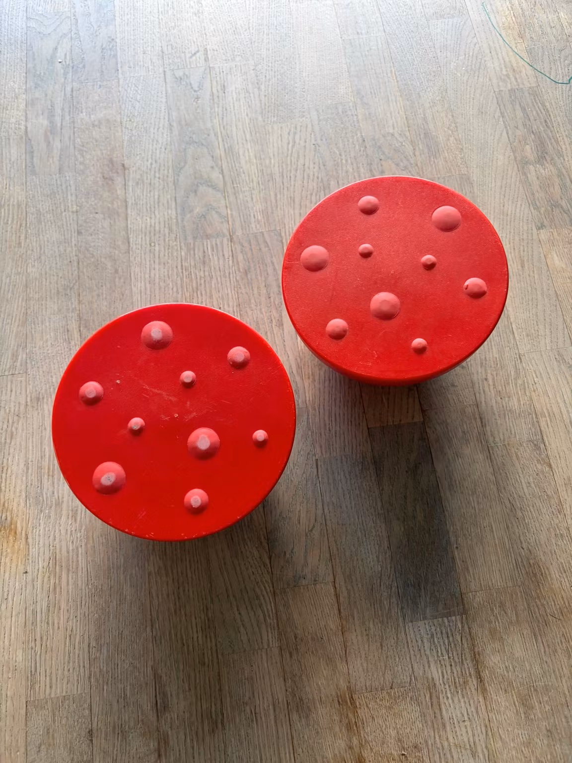 Balancehalvkugler GONGE røde – 2 stk. Ø ca. 15 cm