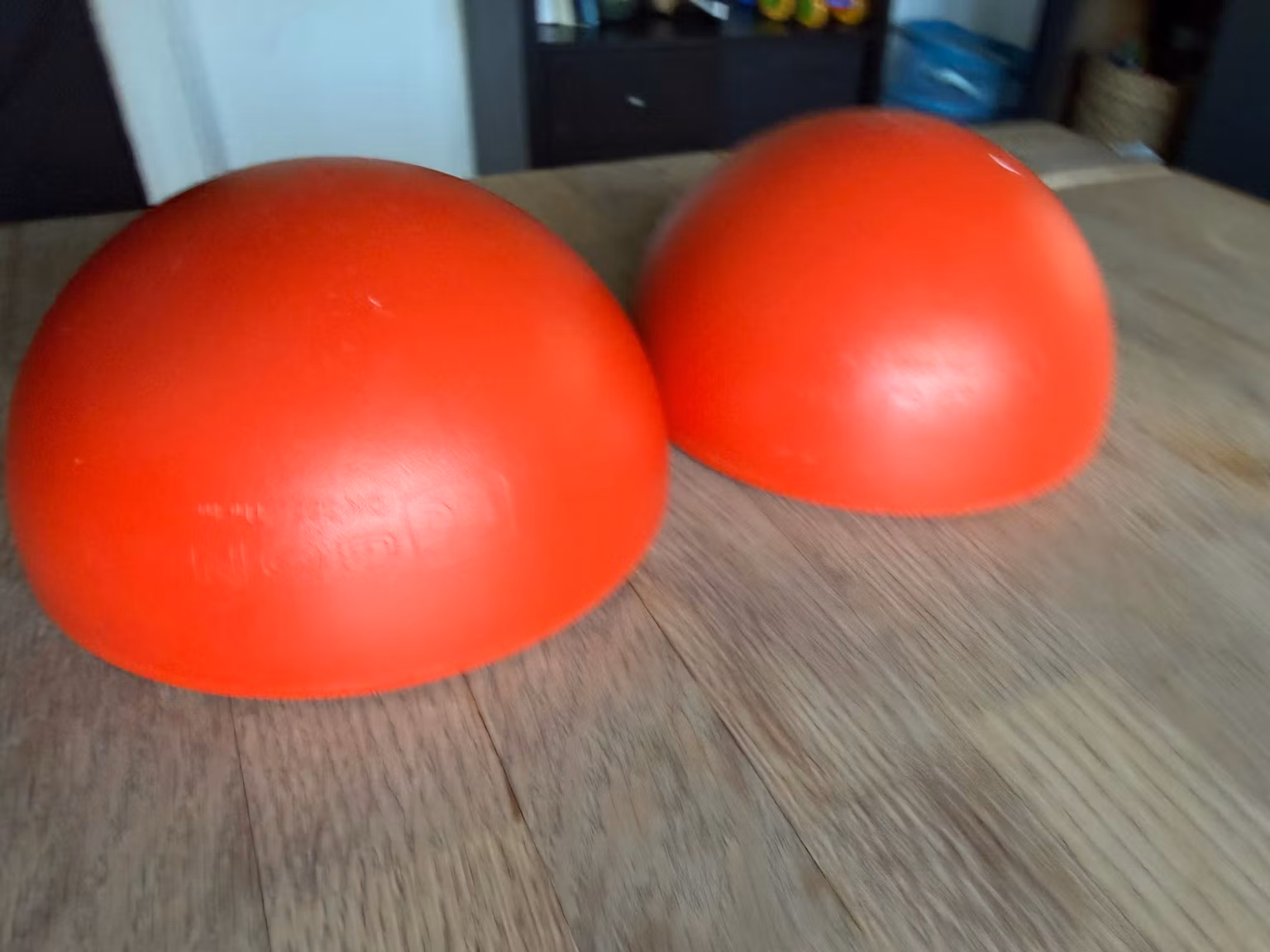 Balancehalvkugler GONGE røde – 2 stk. Ø ca. 15 cm