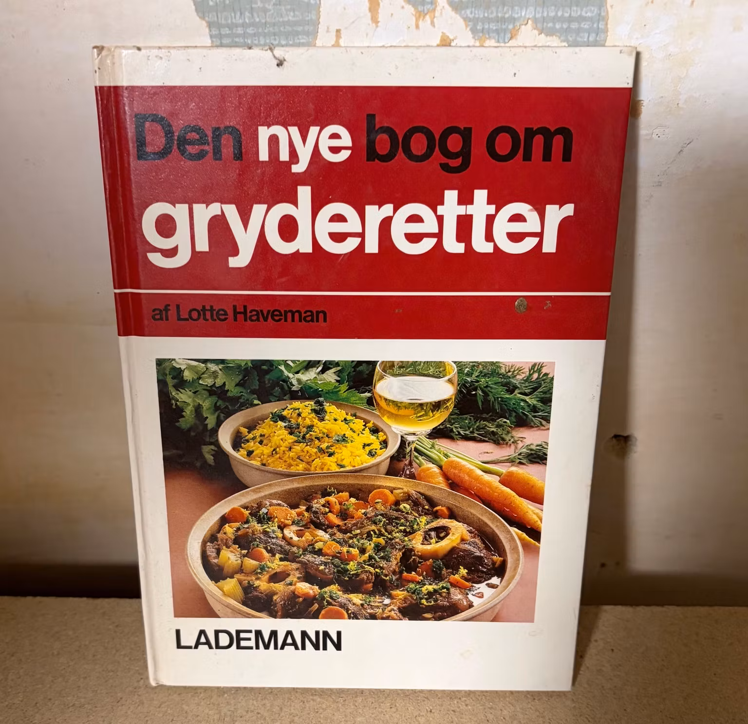 Kogebog – Den nye bog om gryderetter af Lotte Haveman 1987