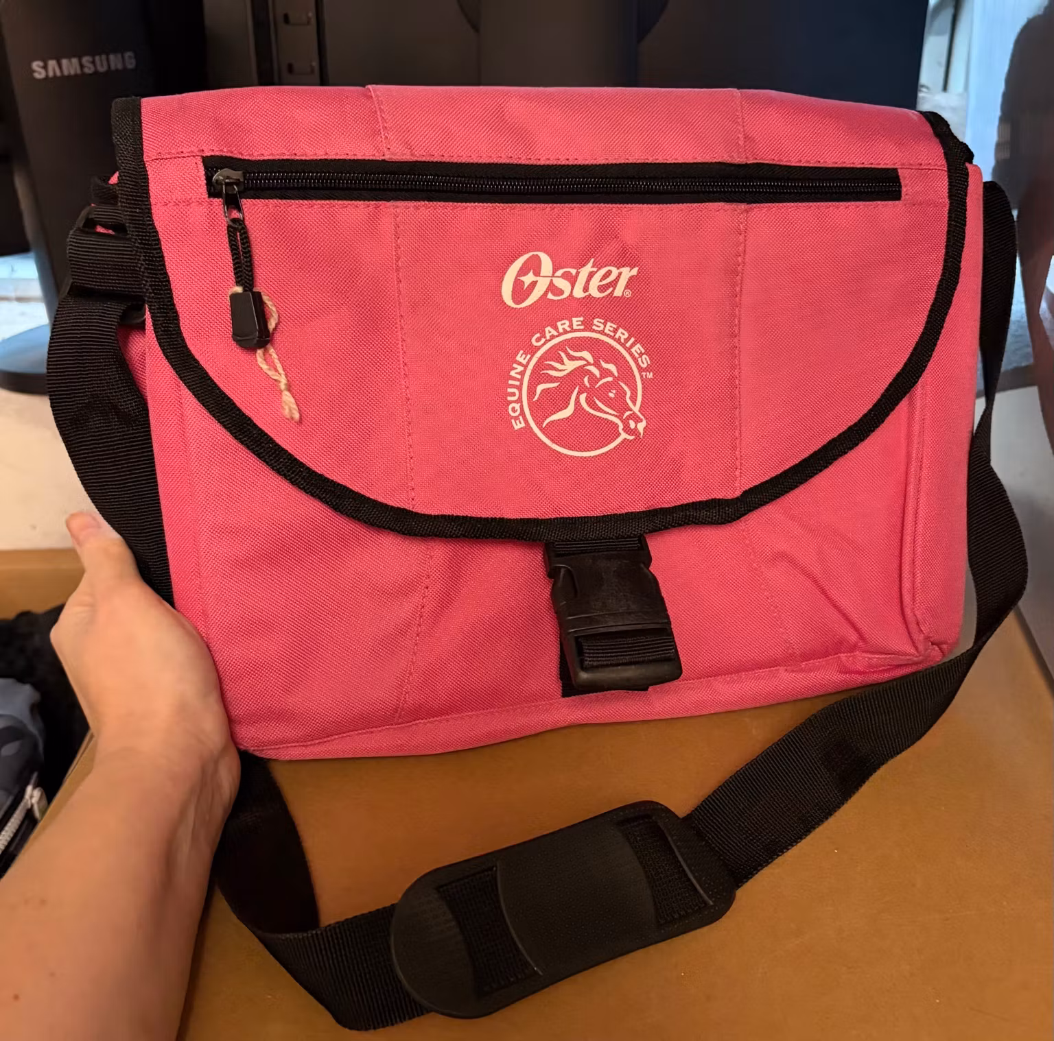 Pink Oster Equine Care Series strigletaske set forfra