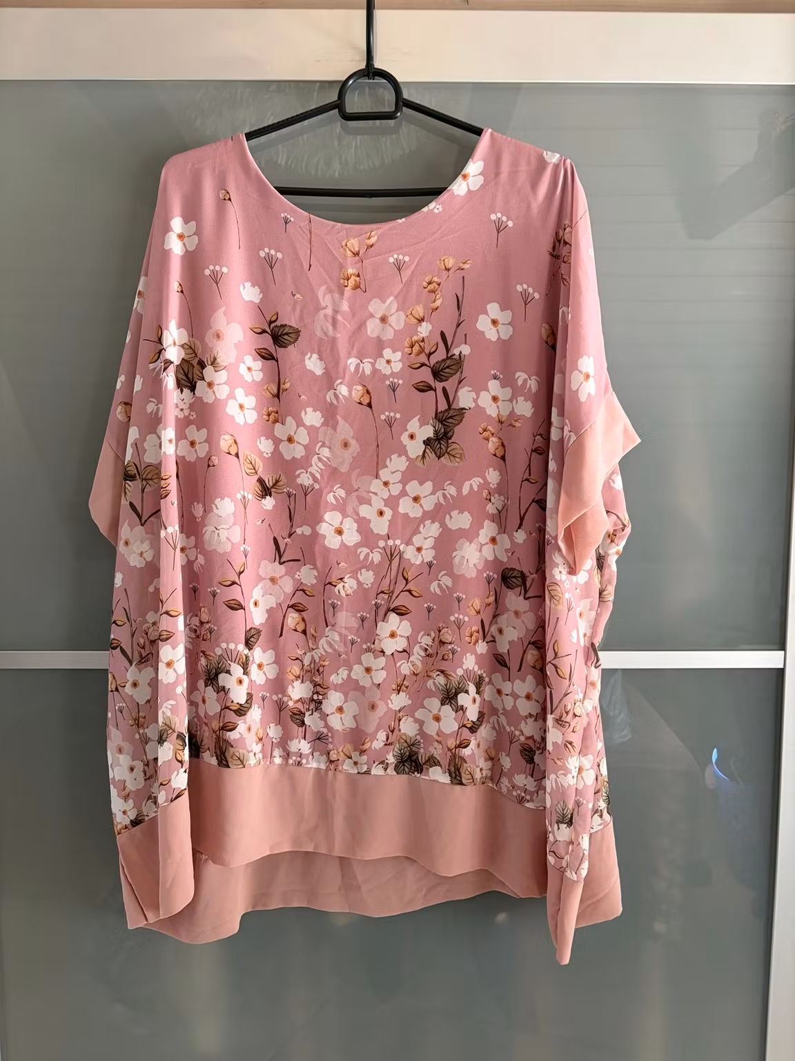 Bluse på bøjle – originalfoto