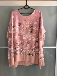 Bluse New Collection rosa med blomster – løs model