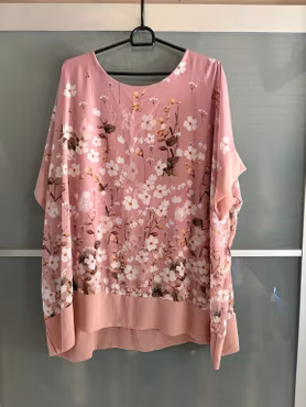 Bluse New Collection rosa med blomster – løs model
