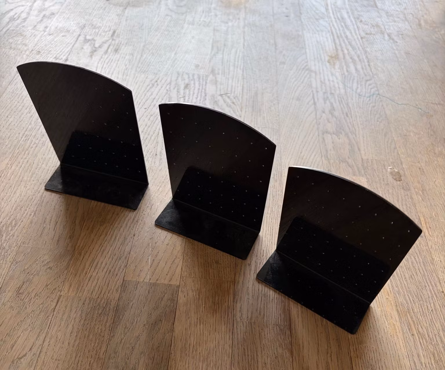 Tre sorte øreringedisplays – originalfoto 2