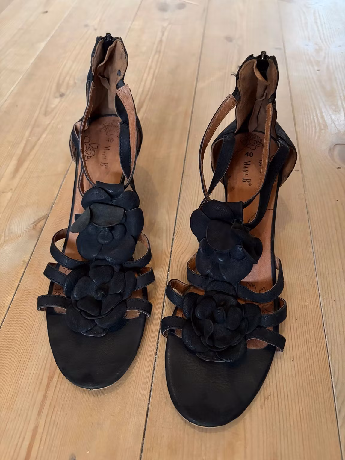 Mary B sandaler sorte med blomster str. 40