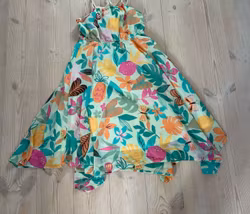 Sommerkjole H&M – mintgrøn med tropisk print, str. 128