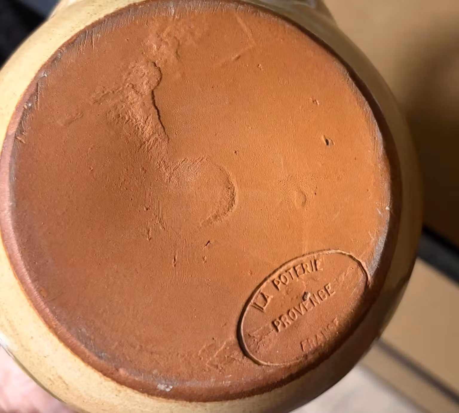 Stempel La Poterie Provence France under krukken