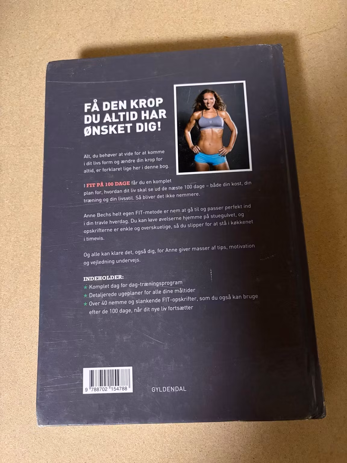 Bagside med ISBN og slidmærker