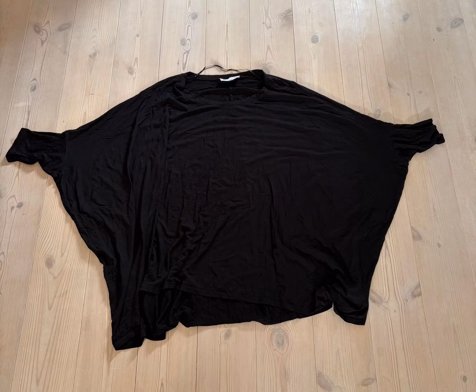Originalfoto 2 – Bluse Units sort med flagermusærmer – str. XL