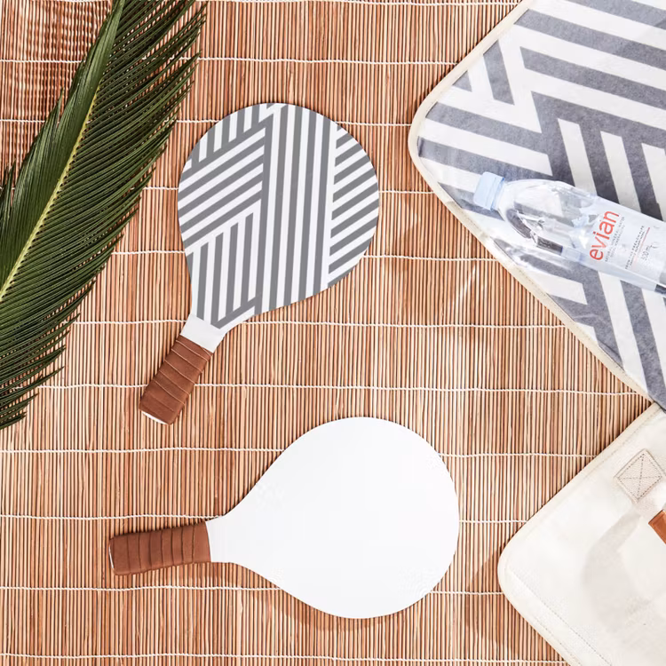 Strandtennisrack med boll