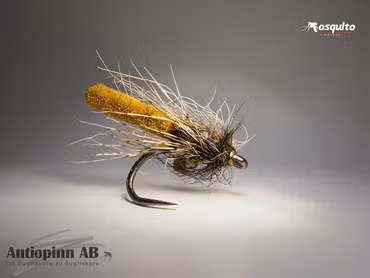 Flytande Chenille Puppa Caddis Tan Brown Light Dressed #14