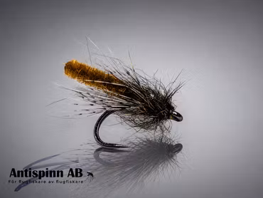 Flytande Chenille Puppa Caddis Tan Brown Light Dressed #14