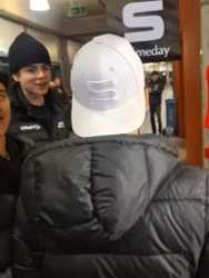 SAIK Premium Vit Keps – Iskall stil i klassisk Sandvikenanda