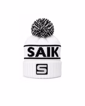 Stickad mössa SAIK Edition vit