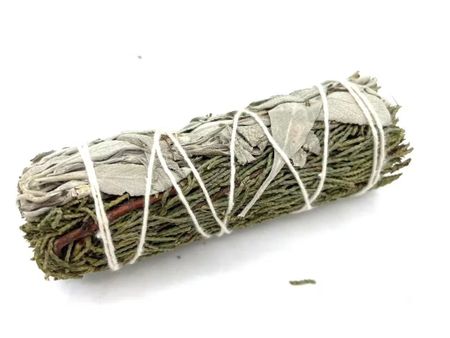 Rökelsebunt med vit salvia och enbär
