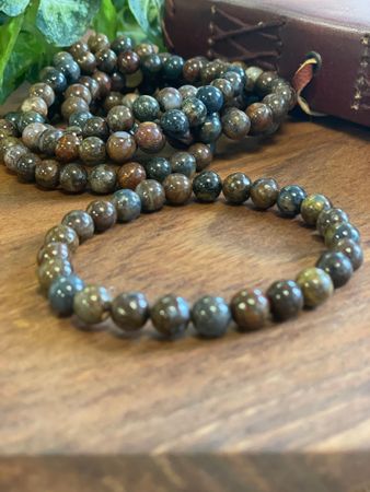 Armband i Pietersite sten