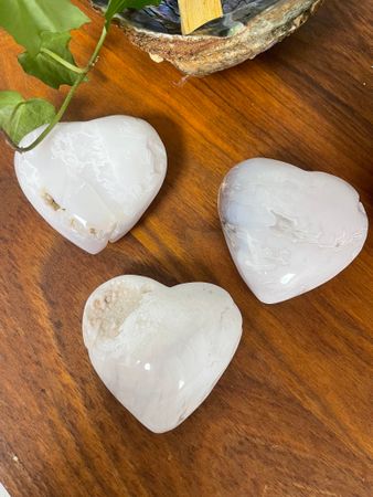 Hjärta vit agat med druzy
