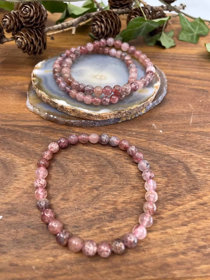 Armband i jordgubbskvarts