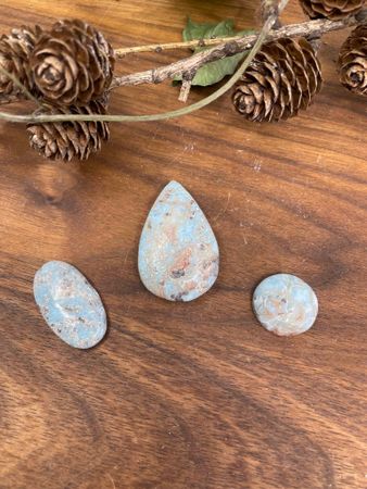 Cabochon Larimar slipade stenar