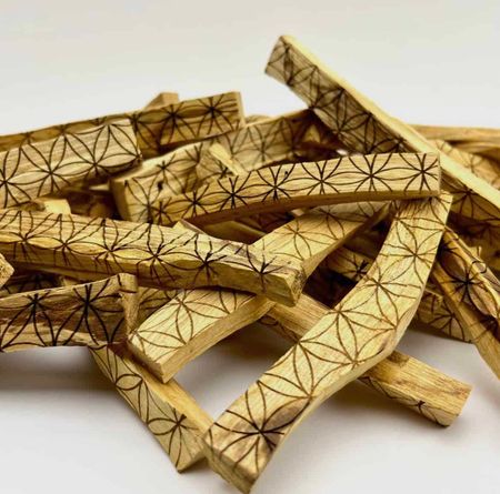 Graverad palo santo livets blomma
