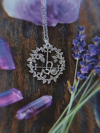 Halsband med Liliths sigill