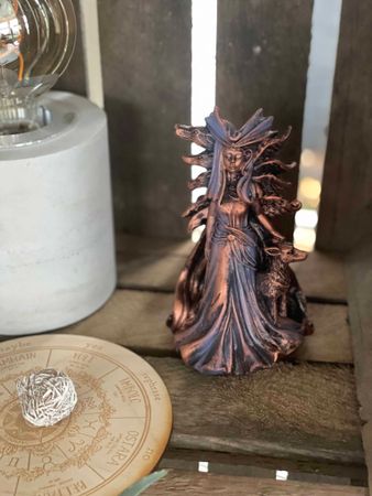 Hekate skulptur