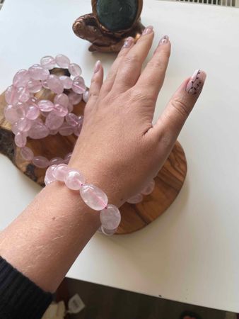 Kristallarmband rosenkvarts stora oregelbundna stenar