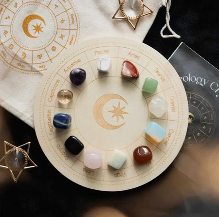 Astrologi bräda med kristaller