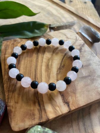 Armband som skyddar och stärker relationer