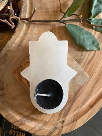 Selenit ljushållare hamsa hand