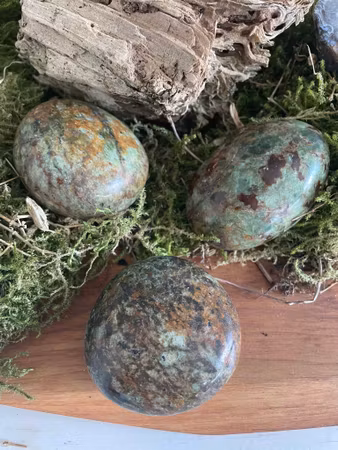 Handsten grön opal