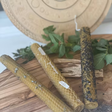 Stora bivaxljus för ritualer