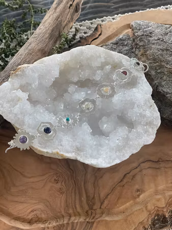 Chakra armband silverpläterad mässing